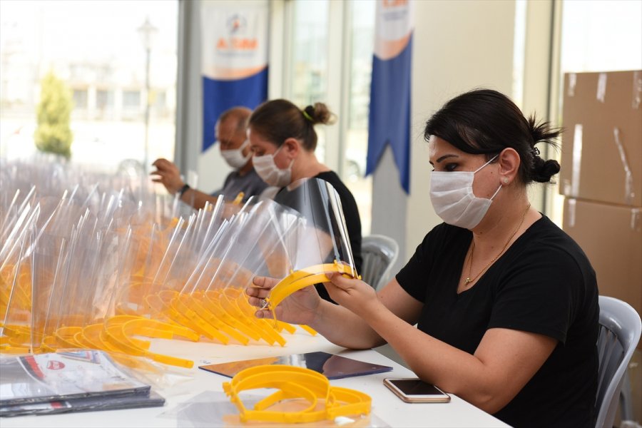 Muratpaşa'da Siperlikli Maske Üretimine Yeniden Başlandı