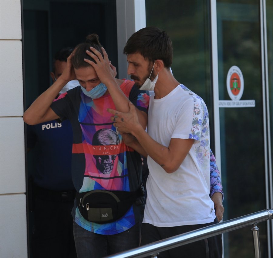 Antalya'da Trafik Kazası Sonrası Çıkan Bıçaklı Kavgada Bir Kişi Öldü, 5 Kişi Yaralandı