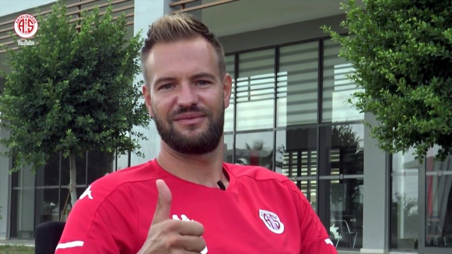 Antalyaspor'un Kalecisi Boffin, Statlardaki Sessizliğin Sona Ermesini Diledi