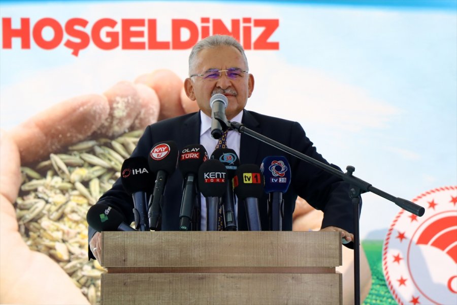Kayserili Çiftçilere 414 Ton Yem Bitkisi Tohum Desteği Yapıldı