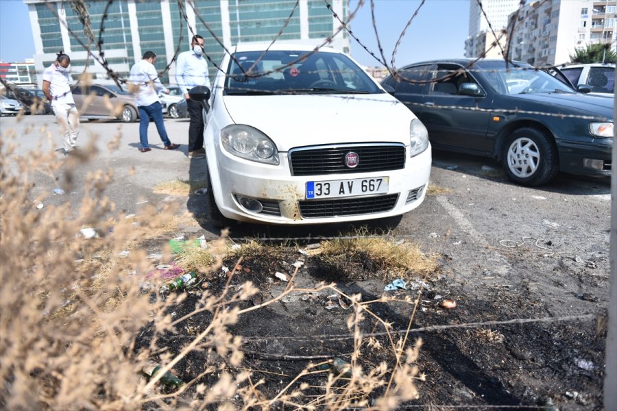 Mersin'de Adliye Otoparkı Civarında Çıkan Yangında 4 Araç Hasar Gördü
