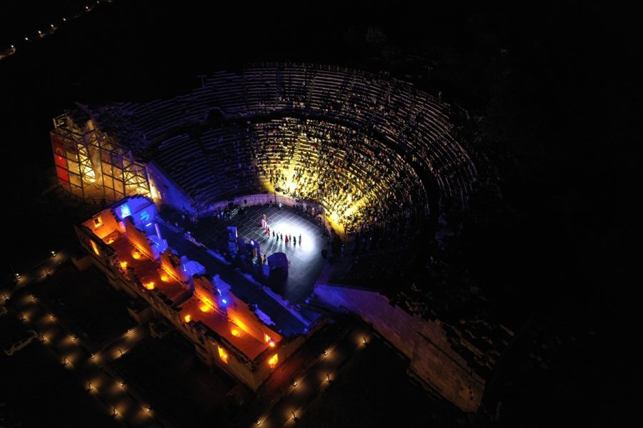 Patara Antik Kenti'nde Restorasyon Sonrası İlk Tiyatro Gösterisi