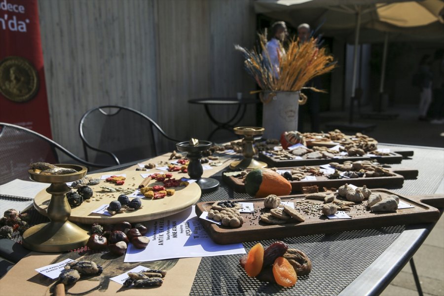 İsrafa Dikkati Çekmek İçin Tarihi Ekmeklerin Minyatürlerini Yaptılar