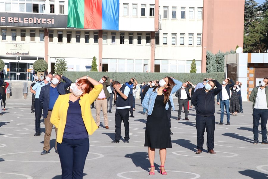 Niğde'de Belediye Personeli Mesaiye Spor Yaparak Başladı