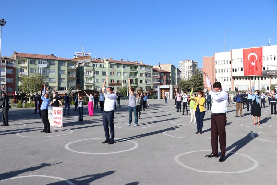 Niğde'de Belediye Personeli Mesaiye Spor Yaparak Başladı