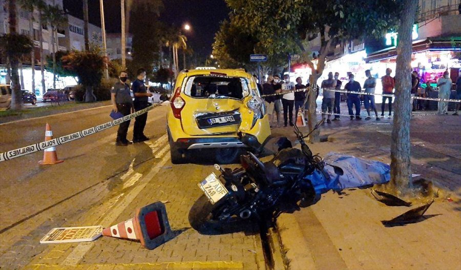 Antalya'da Park Halindeki Taksiye Çarpan Motosiklet Sürücüsü Öldü