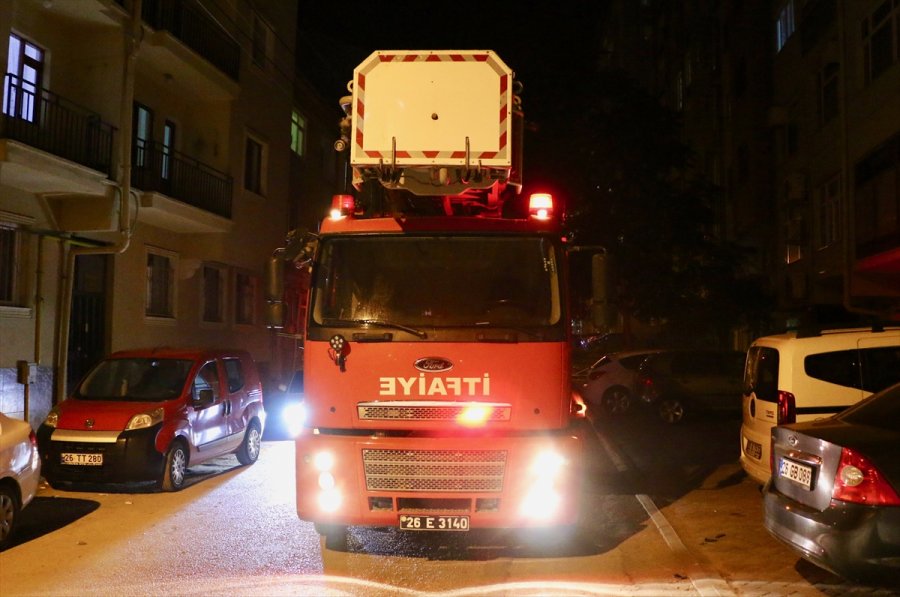 Eskişehir'de Markette Çıkan Yangında 6 Kişi Dumandan Etkilendi