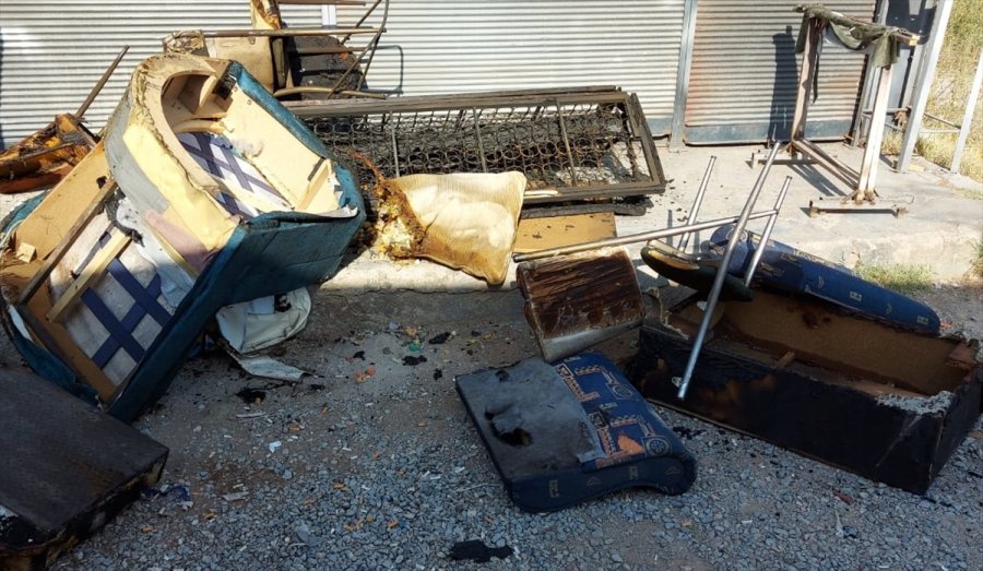 Kayseri'de Koltuk Tamir Atölyesinde Çıkan Yangını İtfaiye Söndürdü