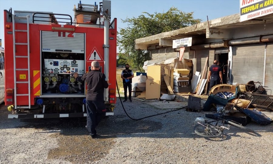 Kayseri'de Koltuk Tamir Atölyesinde Çıkan Yangını İtfaiye Söndürdü