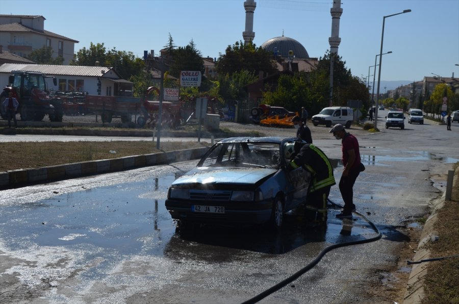 Konya'da Yanan Otomobilin Sürücüsünü Benzin İstasyonu Çalışanı Kurtardı