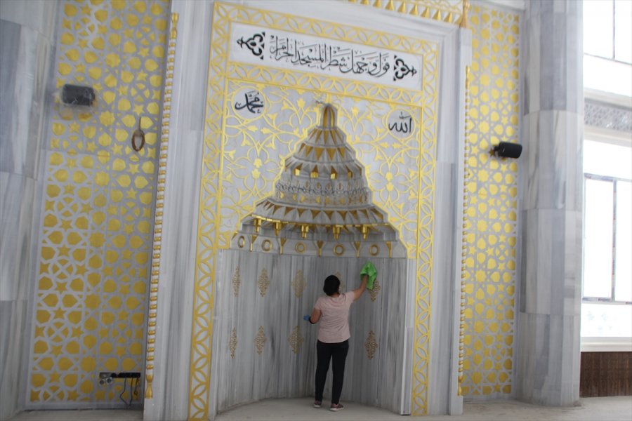 Serik'teki Merkez Camisi'nin İnşaatında Sona Gelindi