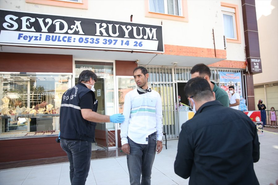 Antalya'da Silahlı Kuyumcu Soygunu