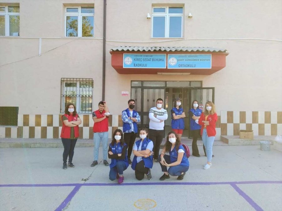 Eskişehir'de Gençler Okulları Renklendiriyor