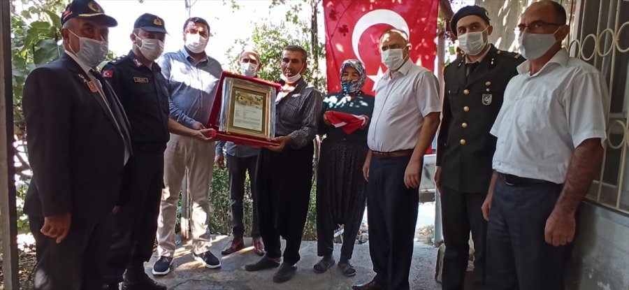 Mersin'de Şehit Uzman Çavuşun Şehadet Belgesi Ailesine Teslim Edildi