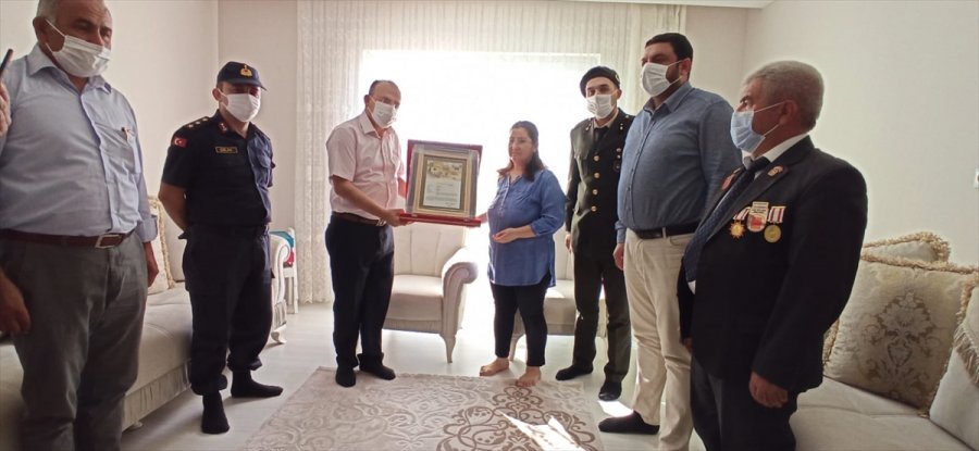 Mersin'de Şehit Uzman Çavuşun Şehadet Belgesi Ailesine Teslim Edildi