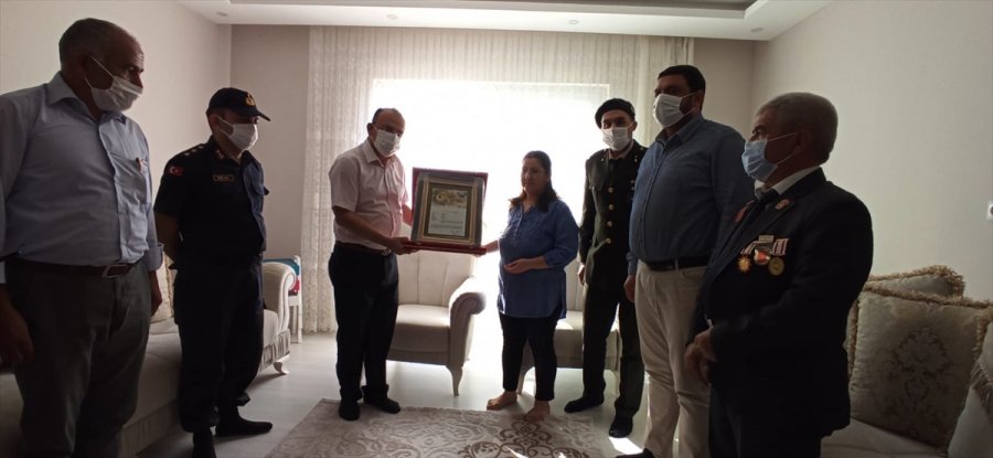 Mersin'de Şehit Uzman Çavuşun Şehadet Belgesi Ailesine Teslim Edildi