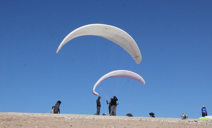 Üreğil Mahallesi Yamaç Paraşütçülerinin Akınına Uğradı