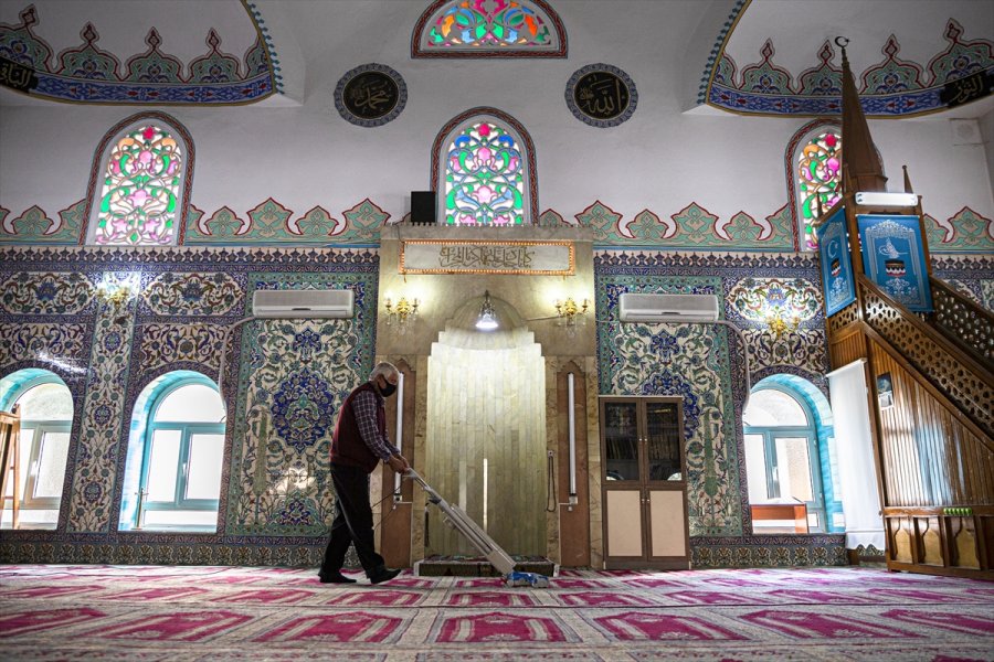 Yatalak Eşi Ve Engelli Oğlu İle Ortada Kalan Hamala Cami Derneği Sahip Çıktı