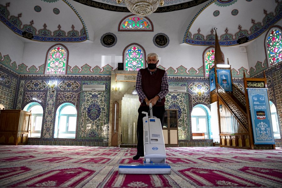 Yatalak Eşi Ve Engelli Oğlu İle Ortada Kalan Hamala Cami Derneği Sahip Çıktı