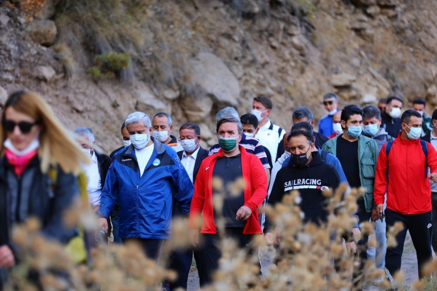 Aksaray'da Sağlıklı Yaşam İçin Doğa Yürüyüşü Yapıldı