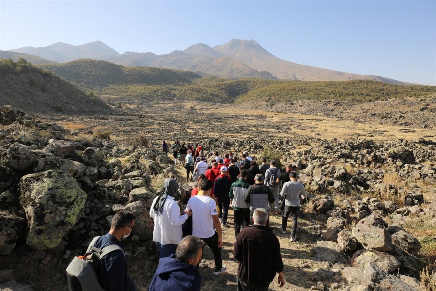 Aksaray'da Sağlıklı Yaşam İçin Doğa Yürüyüşü Yapıldı