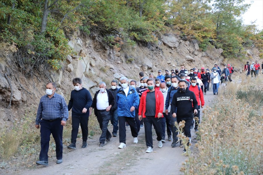 Aksaray'da Sağlıklı Yaşam İçin Doğa Yürüyüşü Yapıldı