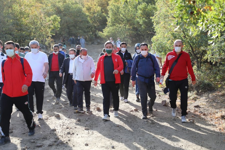 Aksaray'da Sağlıklı Yaşam İçin Doğa Yürüyüşü Yapıldı
