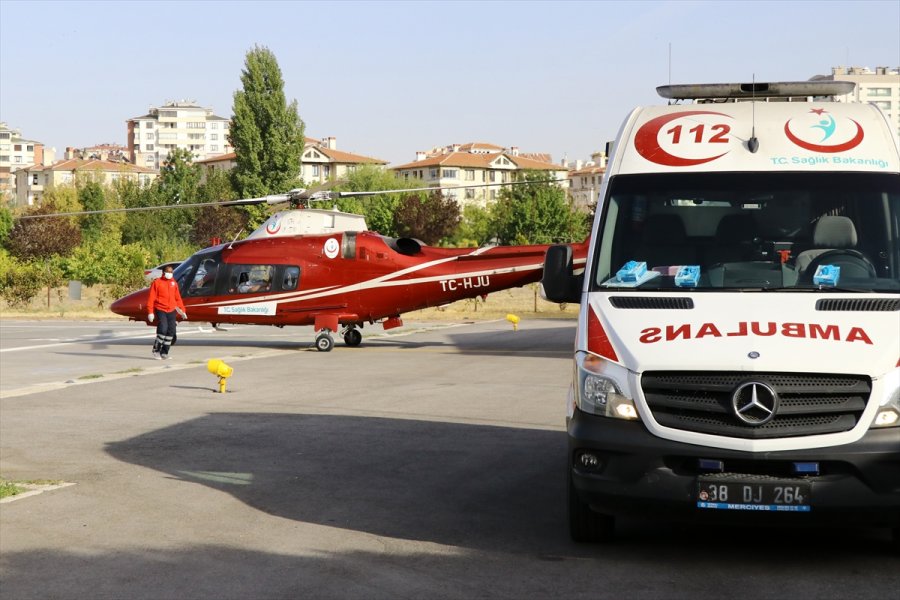 Ambulans Helikopter Kazada Yaralanan Tır Sürücüsü İçin Havalandı