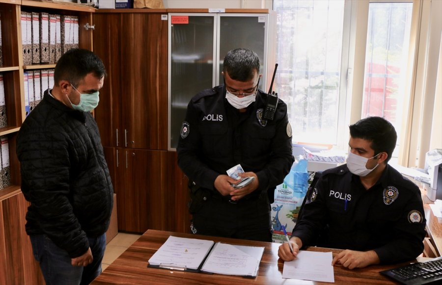 Eskişehir'de Atm'de Unutulan 10 Bin Lira Sahibine Teslim Edildi
