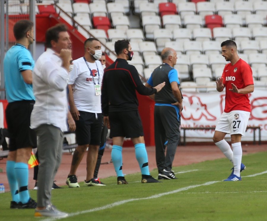 Antalyaspor'dan Sumudica'ya 