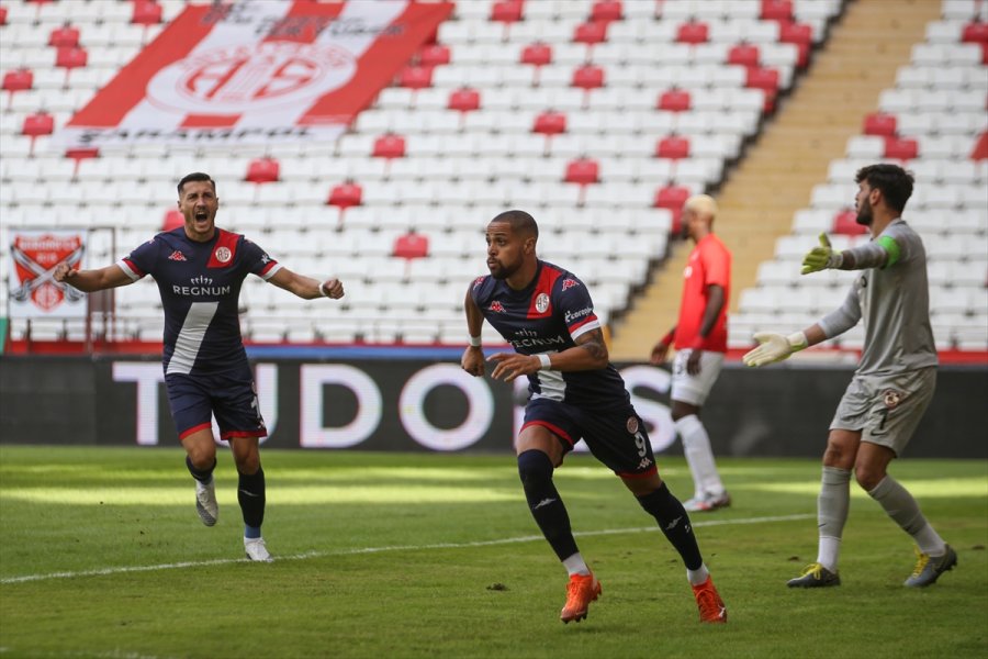 Antalyaspor'dan Sumudica'ya 