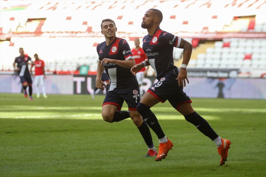 Antalyaspor'dan Sumudica'ya 