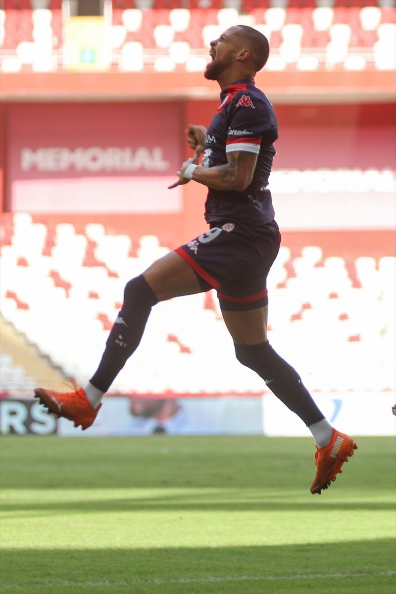 Antalyaspor'dan Sumudica'ya 