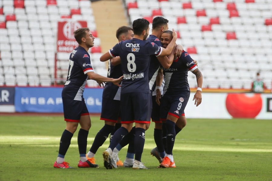 Antalyaspor'dan Sumudica'ya 