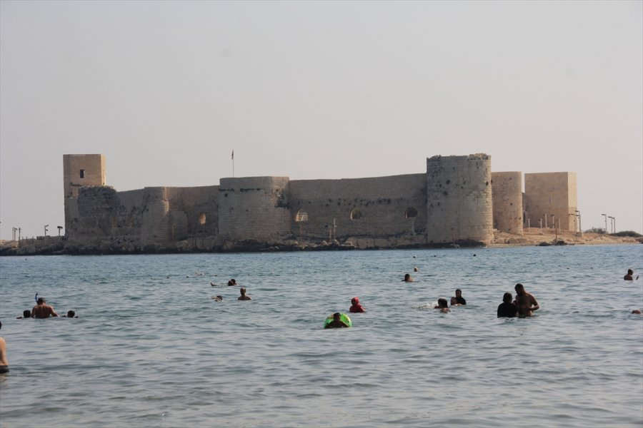 Kızkalesi'nde Yazdan Kalma Günler Yaşanıyor