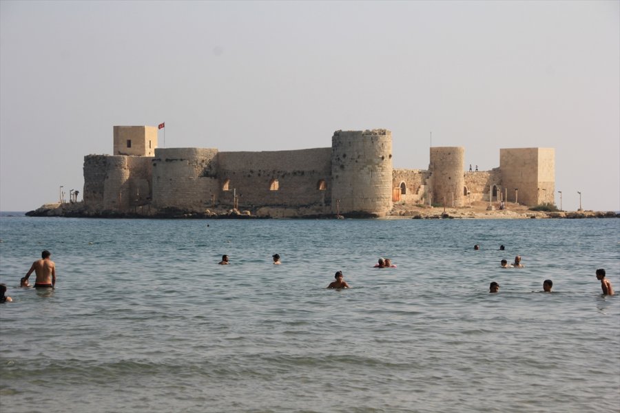Kızkalesi'nde Yazdan Kalma Günler Yaşanıyor
