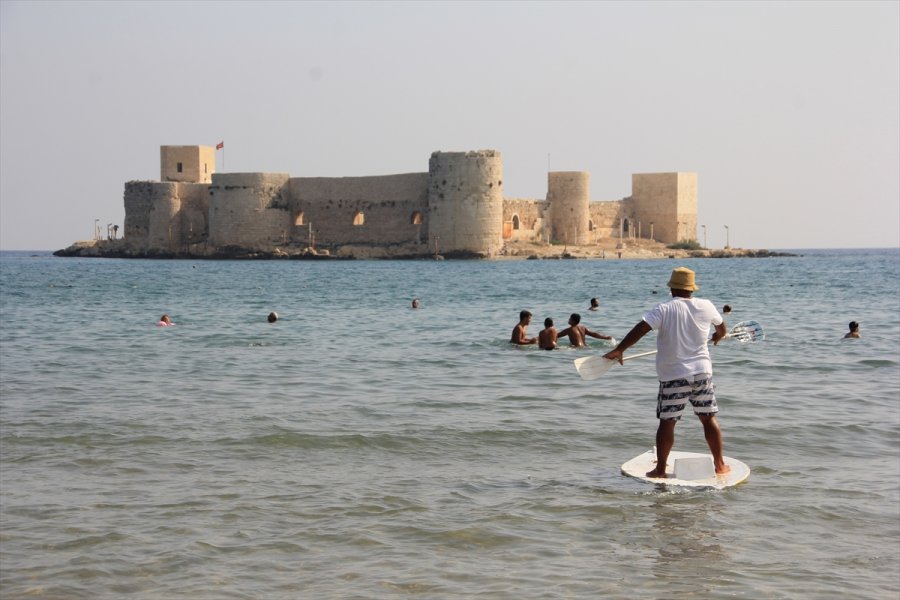 Kızkalesi'nde Yazdan Kalma Günler Yaşanıyor