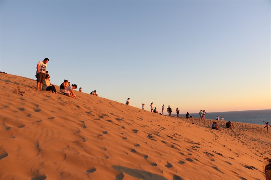 Patara'nın Kum Tepeleri Turistlere Çöl Deneyimi Yaşatıyor