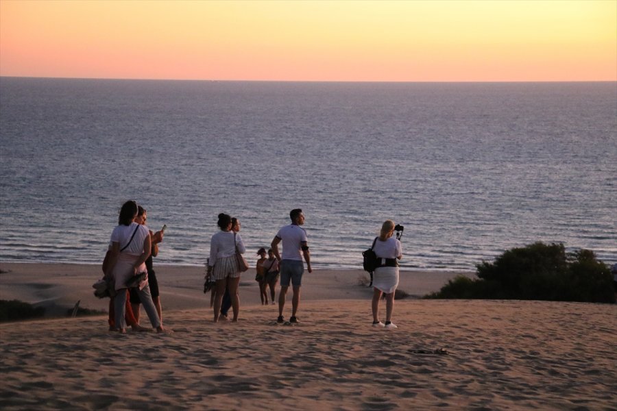 Patara'nın Kum Tepeleri Turistlere Çöl Deneyimi Yaşatıyor