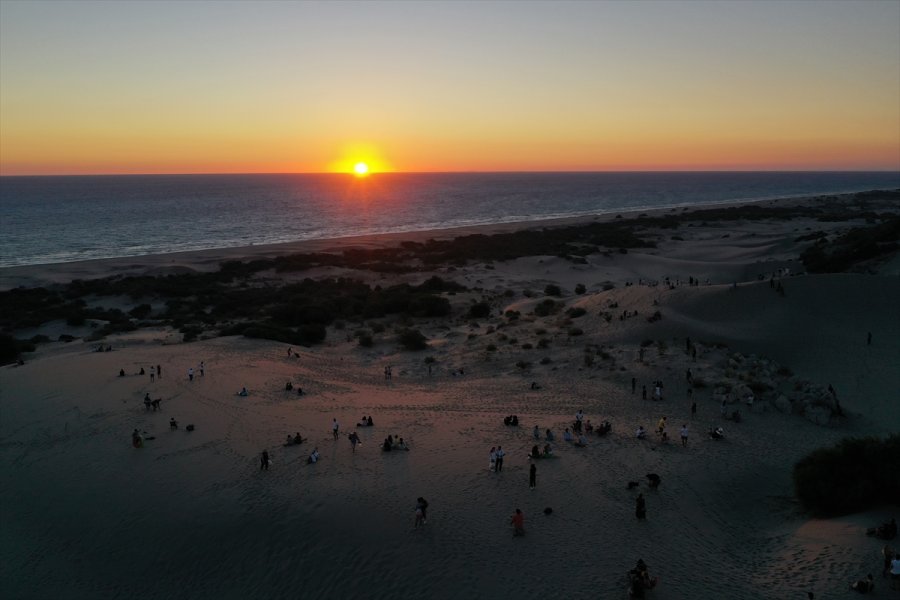 Patara'nın Kum Tepeleri Turistlere Çöl Deneyimi Yaşatıyor