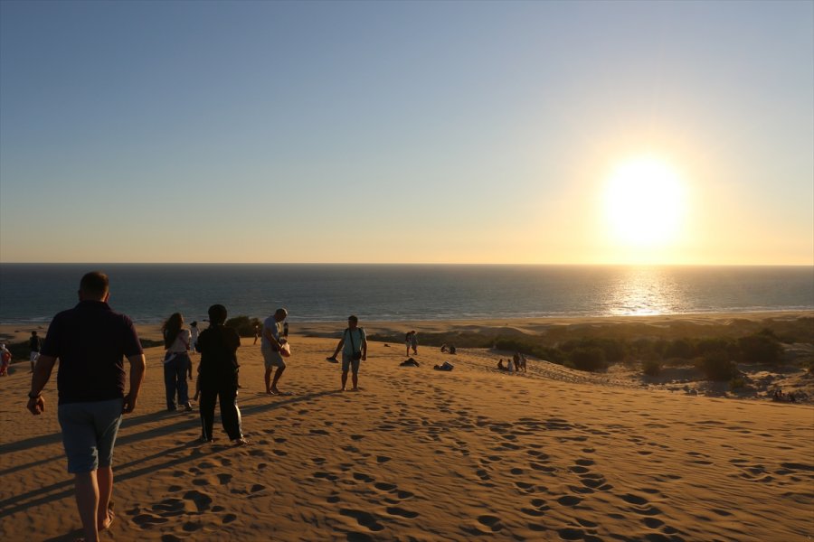 Patara'nın Kum Tepeleri Turistlere Çöl Deneyimi Yaşatıyor