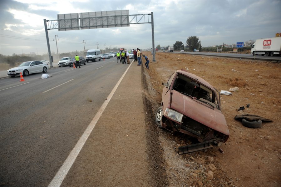 Antalya'da Devrilen Otomobilin Sürücüsü Öldü