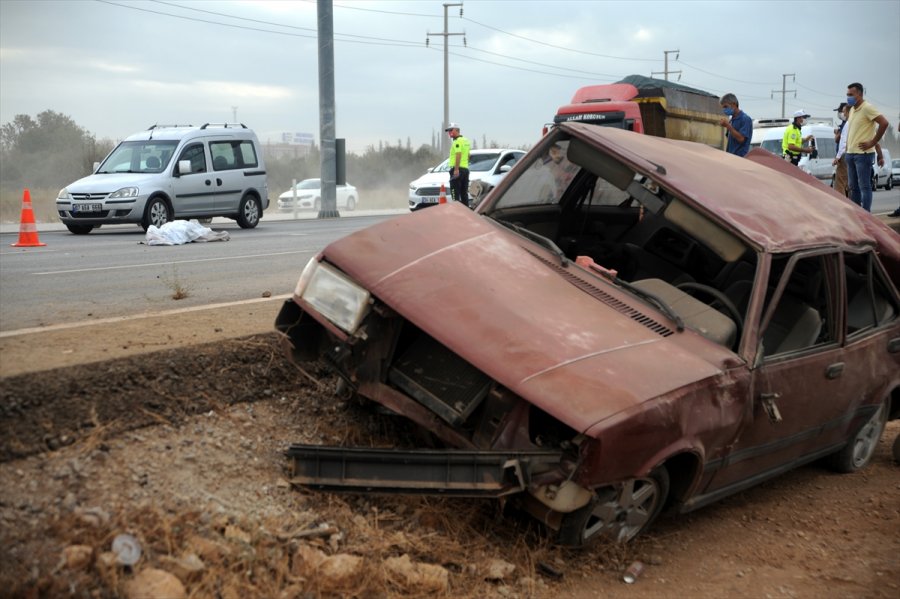 Antalya'da Devrilen Otomobilin Sürücüsü Öldü