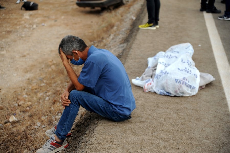 Antalya'da Devrilen Otomobilin Sürücüsü Öldü