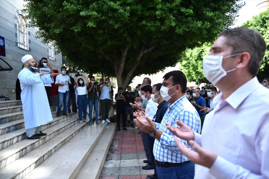 Ermenistan'ın Saldırısında Ölen Azerbaycanlı Siviller İçin Gıyabi Cenaze Namazı Kılındı