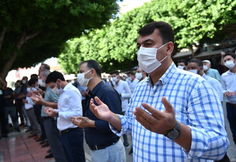 Ermenistan'ın Saldırısında Ölen Azerbaycanlı Siviller İçin Gıyabi Cenaze Namazı Kılındı