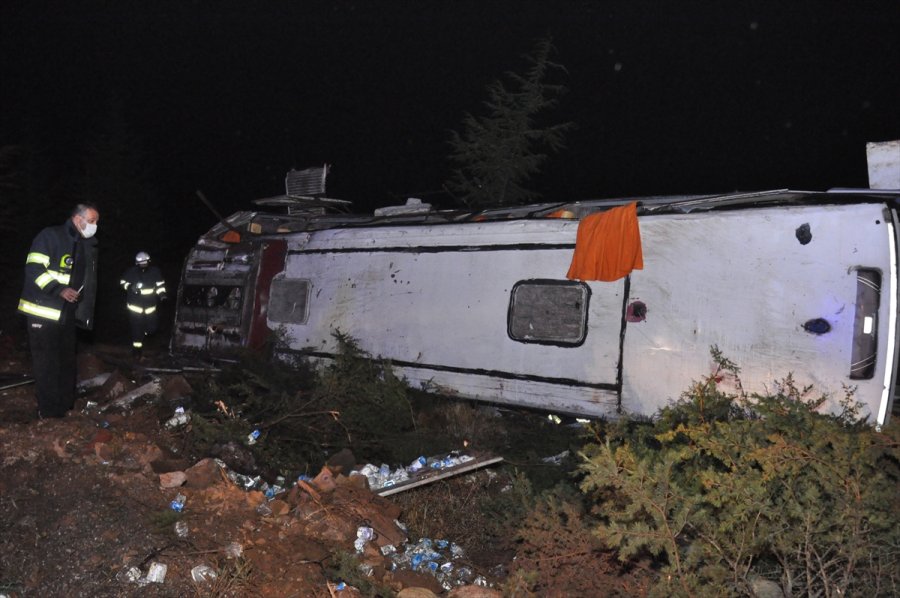 Eskişehir'de Yolcu Otobüsü Devrildi: 3 Yaralı