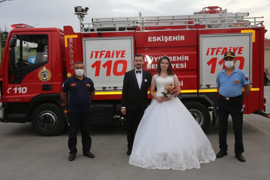 İtfaiye Grup Amirliği Kapılarını Düğün Fotoğrafı Çekimi İçin 