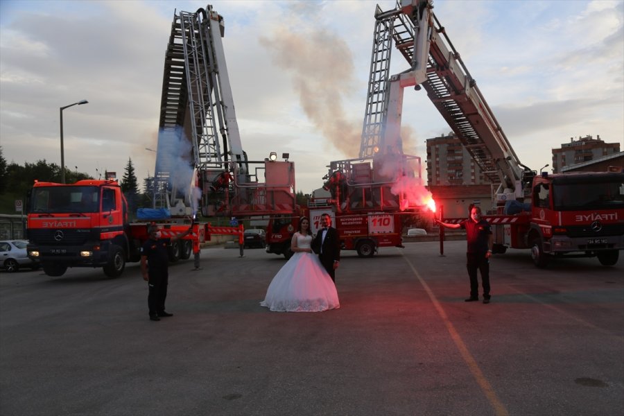 İtfaiye Grup Amirliği Kapılarını Düğün Fotoğrafı Çekimi İçin 