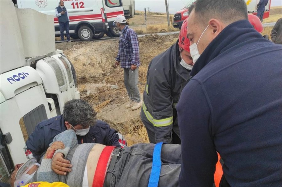 Konya'da Tır İle Otomobil Çarpıştı: 3 Yaralı